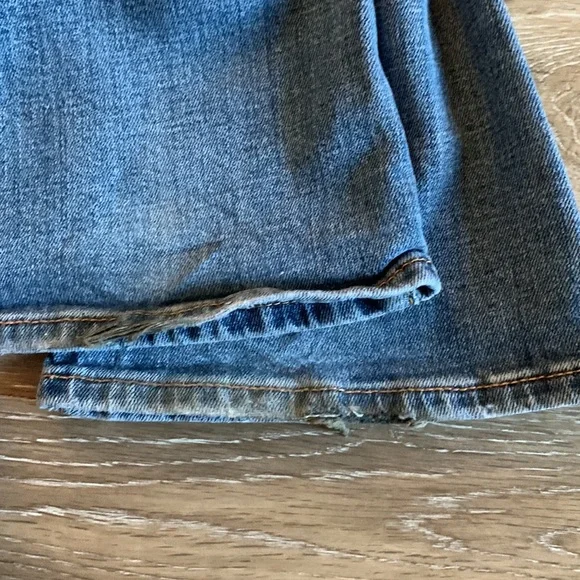 Distressed American Eagle low-rise jeans with sequin details - Picture 5 of 5